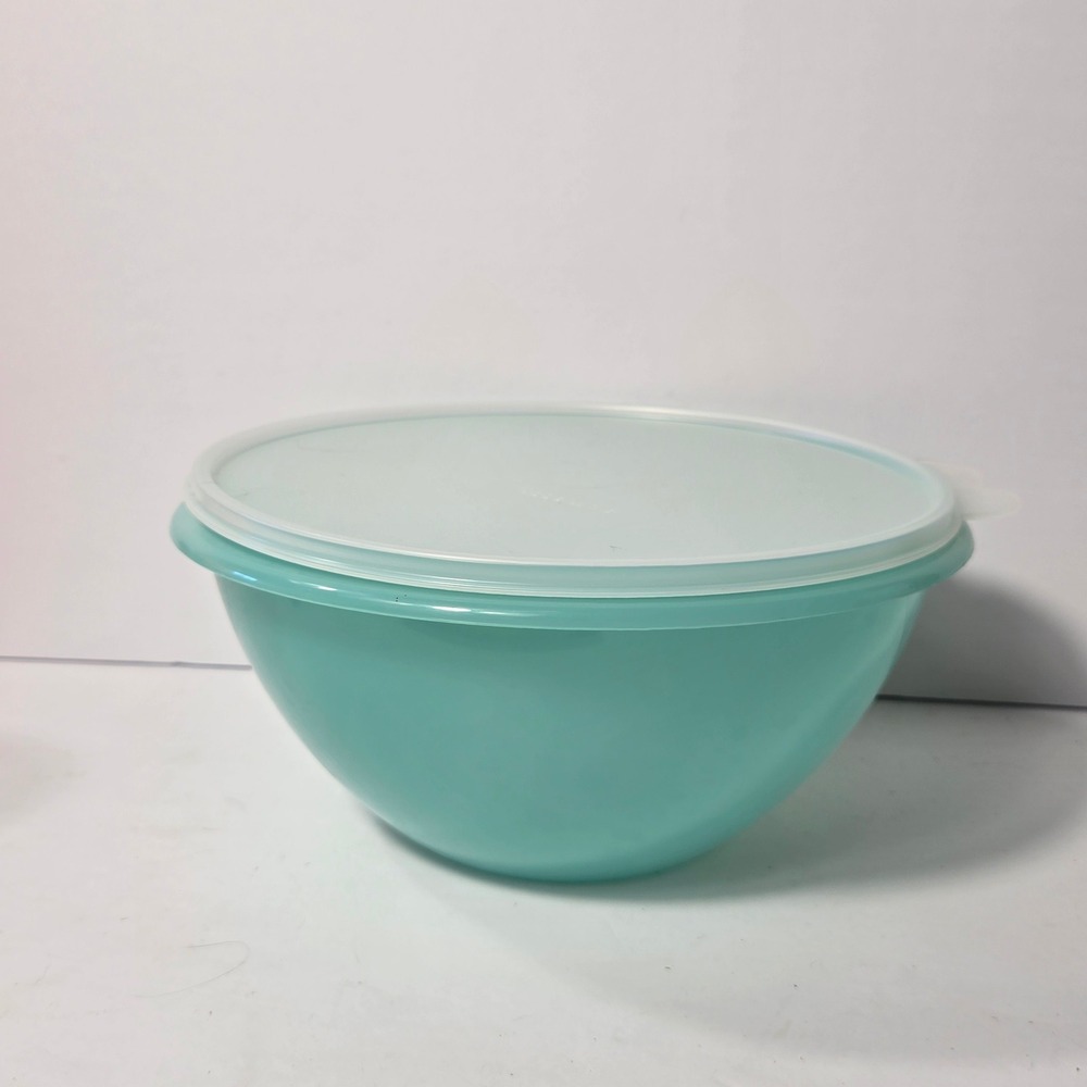 Vintage Tupperware Wonderlier Teal Aqua Mixing Bowl with Lid 237-6 Made in USA